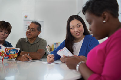 men and woman consulting with nutritionists